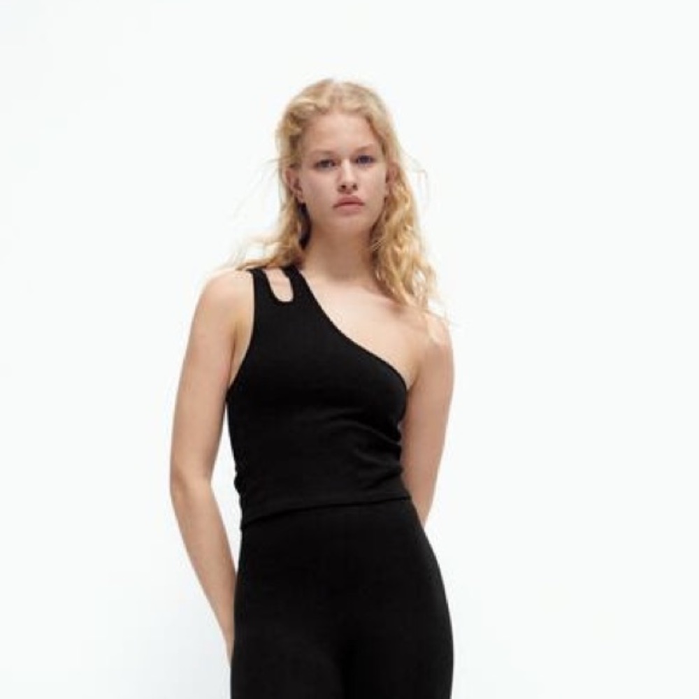 Zara SEAMLESS ASYMMETRICAL TOP - XS-S